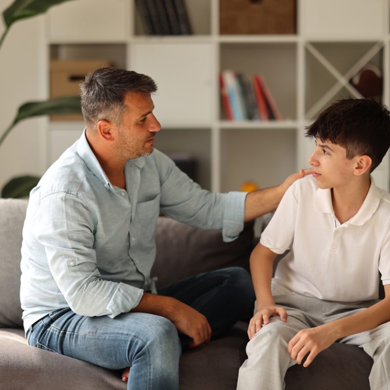 dad helping teens with anxiety